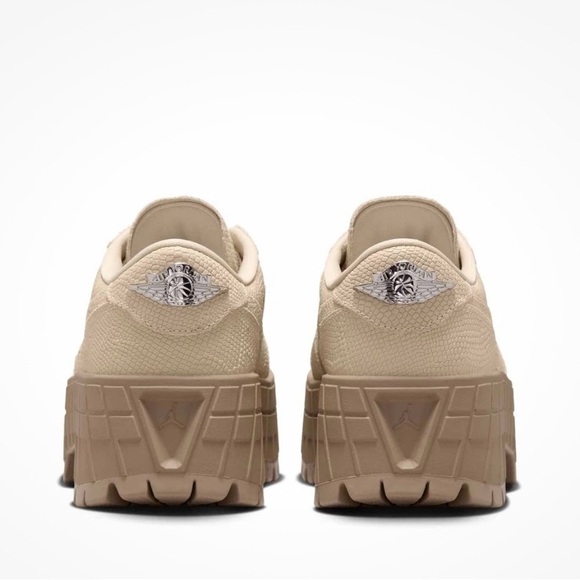 NIKE NEW INSIDE THE BOX Air Jordan 1 Brooklyn Low Rattan Desert CamoNike Women's - Picture 3 of 6